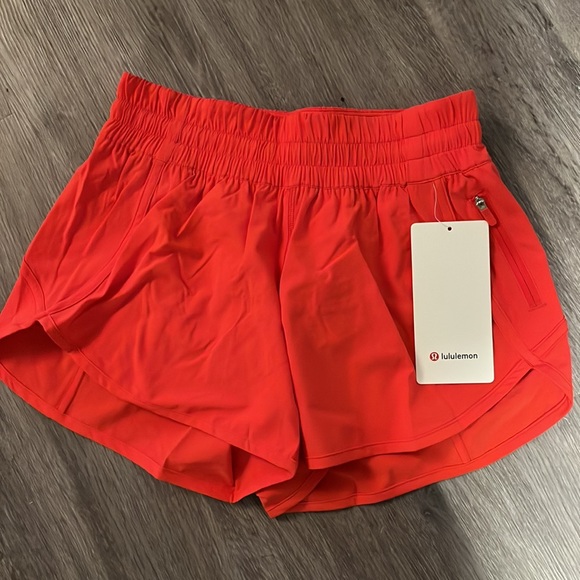 lululemon tracker LR short 4” - Picture 4 of 9